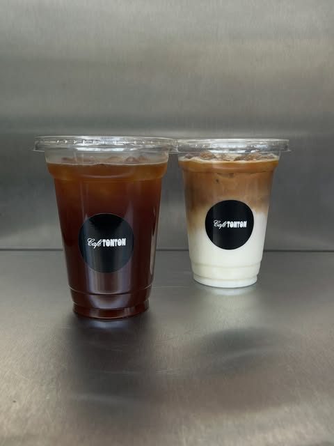 Two iced coffees in clear cups with Café TonTon stickers